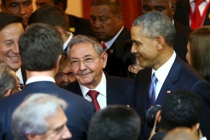 Obama i Raúl Castro, junts a la inauguració de la Cimera.