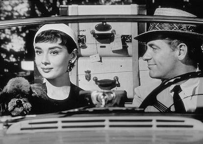 Audrey Hepburn y William Holden en una escena de 'Sabrina', la película de 1954.