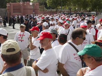 Trabajadores de Santana protestan en Sevilla.