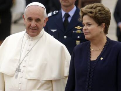 Francisco y Dilma Rousseff, tras la llegada del primero a R&iacute;o el 22 de julio.