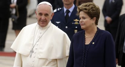 Francisco y Dilma Rousseff, tras la llegada del primero a Río el 22 de julio.