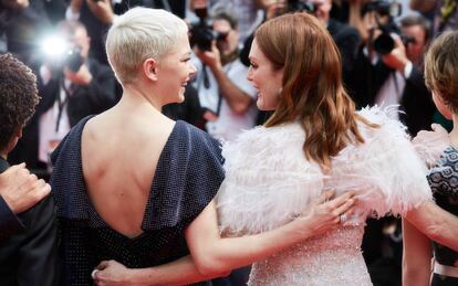 Michelle Williams, a la izquierda, y Julianne Moore, protagonistas de 'Wonderstruck', ayer en el Festival de Cannes.