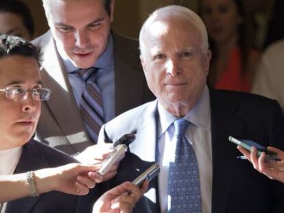 John McCain, antes de su viaje a Egipto, en el Capitolio.