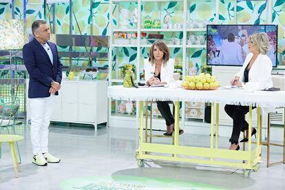 Jorge Javier Vázquez, María Patiño y Terelu Campos, en el espacio donde se graba 'Sálvame Lemon Tea'.