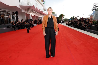 Valérie Donzelli llega a la alfombra roja de este viernes durante el 82º Festival Internacional del Cine de Venecia.