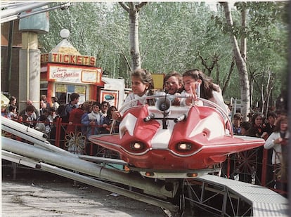 Telecombate, en la imagen, es otra de las míticas atracciones del parque. Ahora se llama Hero Spin; está diseñada por la empresa italiana Zamperla y tematizada con la serie de televisión Bob Esponja.