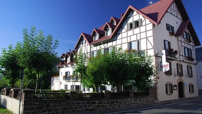 Exterior del hotel rural Loizu, en Burguete (Navarra). 