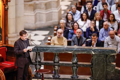 José Cobo, en una intervención durante el homenaje, este lunes en la catedral de la Almudena.