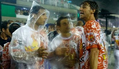 Nadal, Ferrer y Kuerten durante su noche de carnaval.