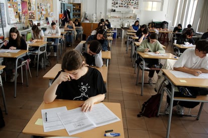 Alumnos de bachillerato de un instituto de Barcelona, en una imagen de archivo.