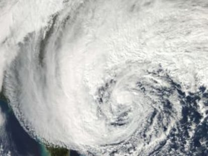 El satelite NOAA que muestra la fuerza del huracán Sandy.