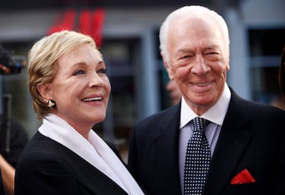 Julie Andrews e Christopher Plummer, em 2015, em uma premiação em Los Angeles. Juntos, os atores entraram para a história do cinema com 'A noviça rebelde'