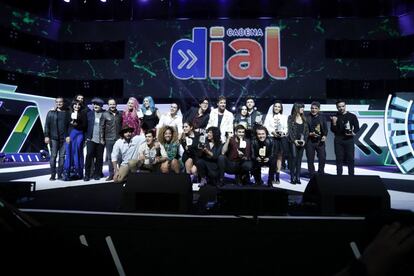 XXI Premios de Cadena Dial, en el recinto ferial de Santa Cruz de Tenerife. Foto de familia de los premiados.