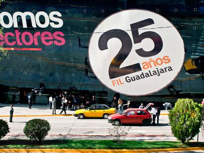 Acceso de Expo Guadalajara al área internacional de la XXV Feria internacional del libro en Guadalajara