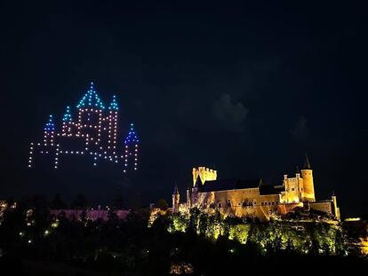 Este sábado, en Segovia se podrá ver un espectáculo visual y aéreo con 220 drones. 