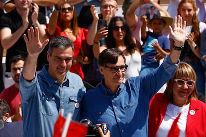 Pedro Sánchez y Salvador Illa, en el acto electoral este sábado en Barcelona