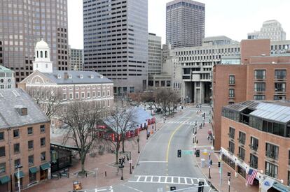 Algunas calles de Boston permanecen vacias mientras la policia sigue buscando a Dzhokhar Tsarnaev, uno de los sospechosos de los atentados del lunes pasado tras el maraton.