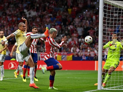 Antoine Griezmann anota el gol de la victoria ante el Oporto en la primera jornada de la Champions.