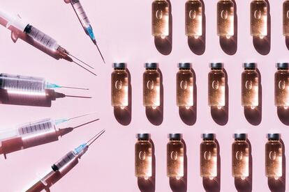 Pattern made with Set of clean syringes placed near vial of liquid drug near copy space on pink background with shadows and light reflections. Flat lay style