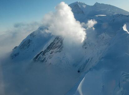 El volcán Redoubt, al sur de Anchorage en Alaska, está comenzando a emitir señales que pueden indicar su próxima erupción