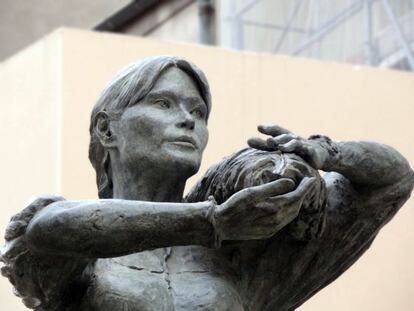 Escultura de La Valnurese de la artista frances, Elisabeth Cibot 