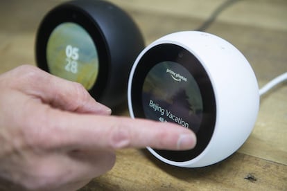 El Echo Spot, el reloj despertador inteligente con alexa, de Amazon.