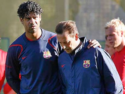 Rijkaard, con su segundo, Neeskens, en el entrenamiento de ayer.