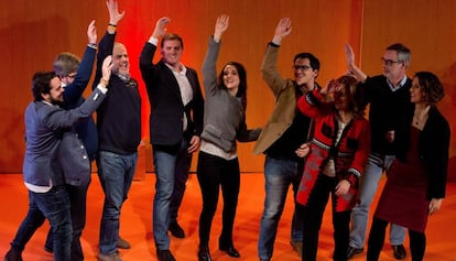 In&eacute;s Arrimadas con Albert Rivera y miembros de la candidatura de Ciudadanos.