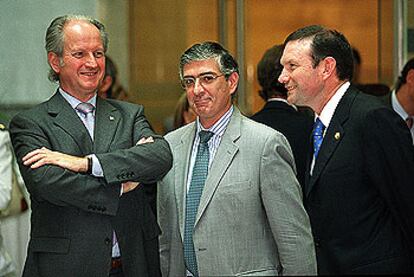Juan María Atutxa, Fernando Ruiz Piñeiro, presidente del Tribunal Superior del País Vasco, y Juan José Ibarretxe, en la apertura del año judicial.
/