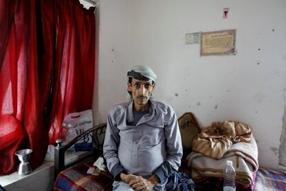 Saleh Ali al-Mansouri, de 50, tiene cáncer de colon y se aloja en un centro solidario para pacientes de cáncer en Sanaa (Yemen). 