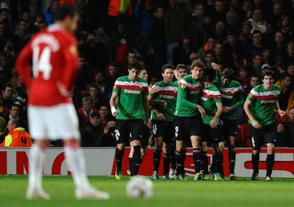 Los jugadores del Athletic celebran el gol de Llorente.