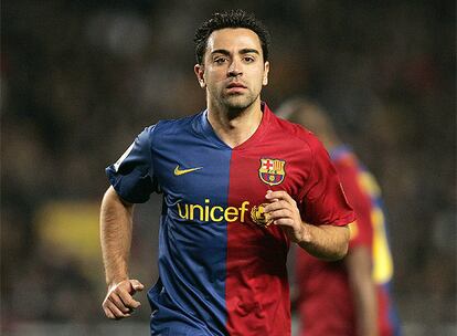 Xavi se consagró como el mediocampista total en la pasada Eurocopa. Fue elegido mejor jugador del torneo y este año ha sido el motor del Barça en la creación de juego. Ha anotado 6 goles en 33 partidos, uno menos de los que cosechó el año pasado. Es el jugador que más asistencias de gol ha repartido en la Liga (16), muy por delante del segundo clasificado en este aspecto: Jesús Navas con 10. Capitán junto a Puyol, Xavi ha plasmado sobre el campo las ideas de su ídolo, Guardiola, y se ha convertido en el alma del barcelonismo.