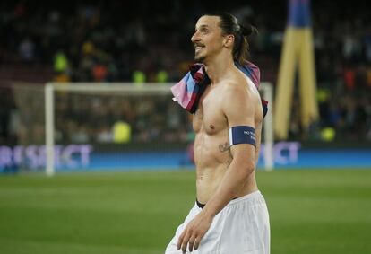 Ibrahimovic marxa derrotat del Camp Nou. No va ser el dia de Zlatan