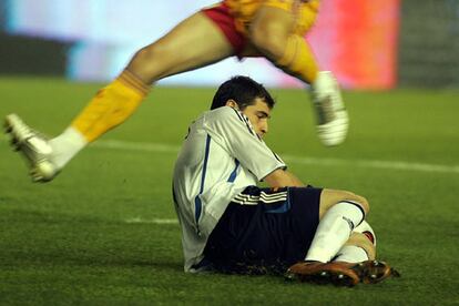 Casillas resuelve una de las oportunidades de Rumania.