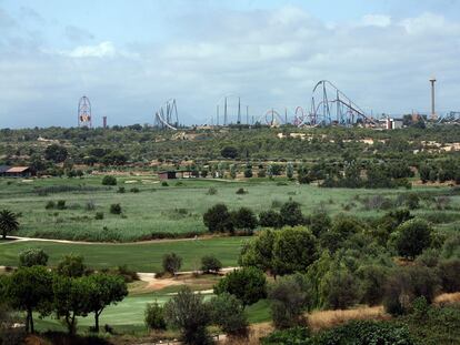 Vista de los terrenos próximos a Port Aventura en los que se instalará el complejo de Hard Rock en Tarragona. EFE/Jaume Sellart