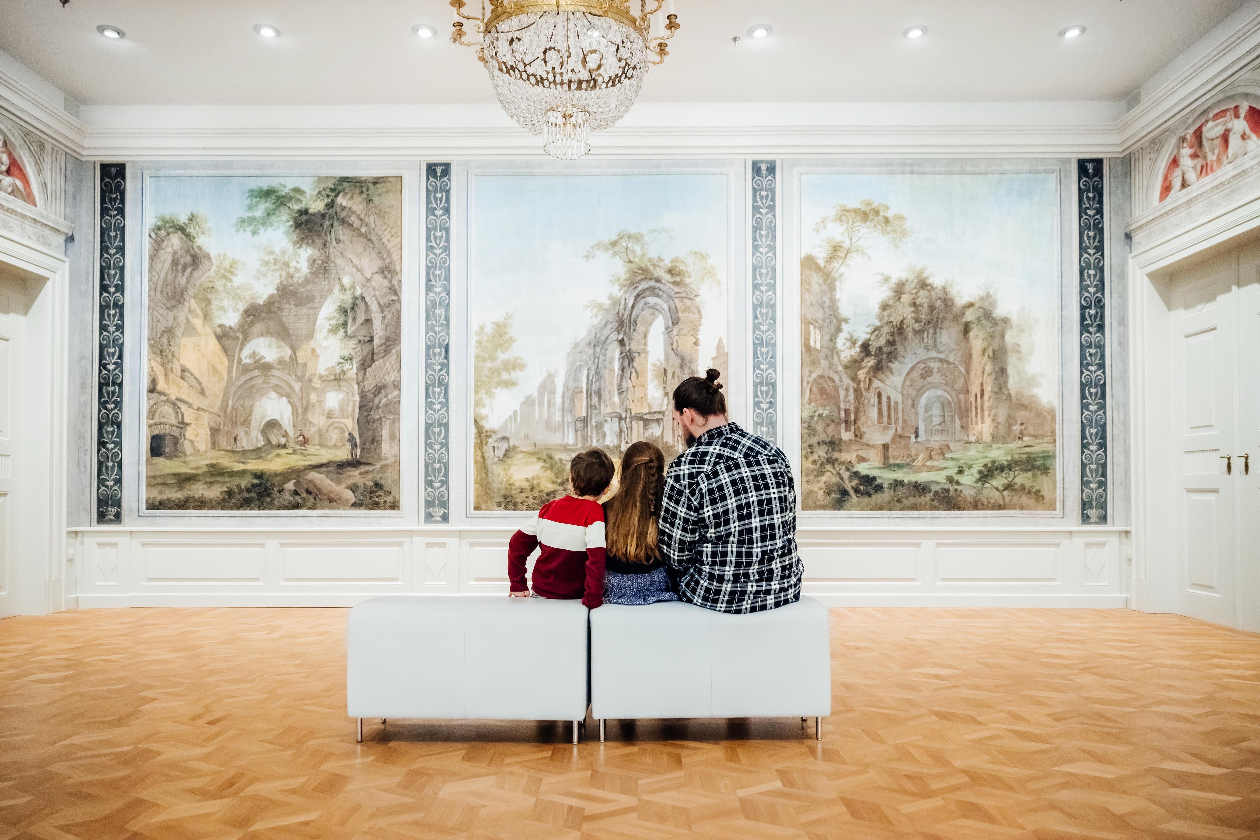 Seis motivos a favor y seis en contra de ir al museo con tus hijos