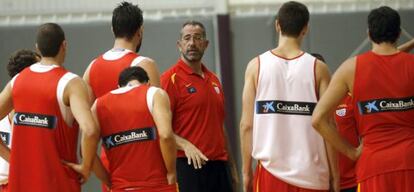 Orenga, con los jugadores