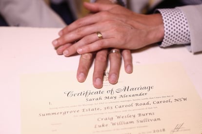 Los atletas Craig Burns (29 años) y Luke Sullivan (23 años) se casaron en los primeros minutos de este martes. Fue en diciembre cuando el Parlamento australiano aprobó la ley que legaliza el matrimonio entre personas del mismo sexo.