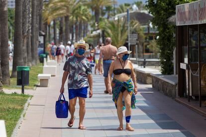 The seaside promenade in Torremolinos, Málaga, after the end of the state of alarm.