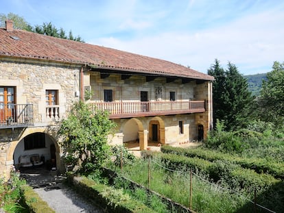 Antigua casona de la familia de Calderón de la Barca en la localidad cántabra de San Vicente de Toranzo.