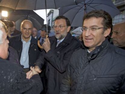 Mariano Rajoy y Alberto N&uacute;&ntilde;ez Feij&oacute;o saludan a Jos&eacute; Luis Baltar en Ourense.