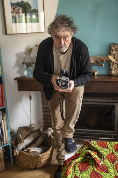 El fotógrafo Alfredo Cáliz, retratado este 2025.
