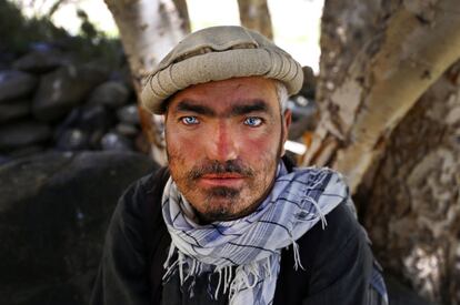 Un trabajador afgano posa para una fotografía en Pansjsher (Afganistán).