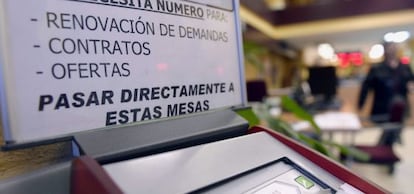 Interior de una oficina de Empleo en España. EFE/Archivo