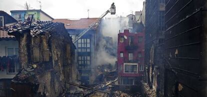 Edificios afectados por el incendio del casco viejo de Bermeo, en una fotografía del 11 de abril de 2013.