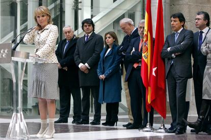 Noviembre de 2008. La presidenta de la Comunidad de Madrid, Esperanza Aguirre, durante la conferencia de prensa que ofreció a su llegada a la capital desde Bombay (India), donde se encontraba en el momento de los atentados terroristas.