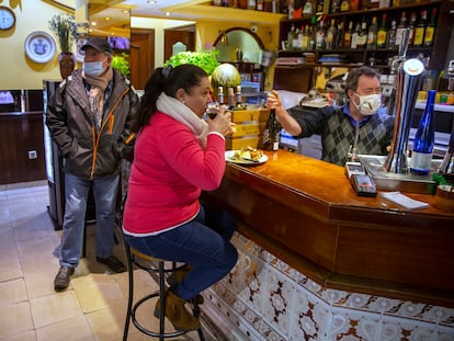 Ambiente en un bar del centro de Madrid.