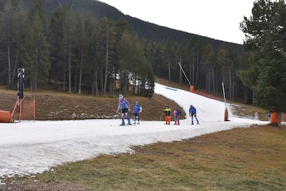 Una imagen de la estación de La Molina, en enero pasado, durante la supuesta temporada alta de esquí.