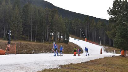 Una imagen de la estación de La Molina, en enero pasado, durante la supuesta temporada alta de esquí.