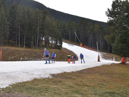 Una imagen de la estación de La Molina, en enero pasado, durante la supuesta temporada alta de esquí.